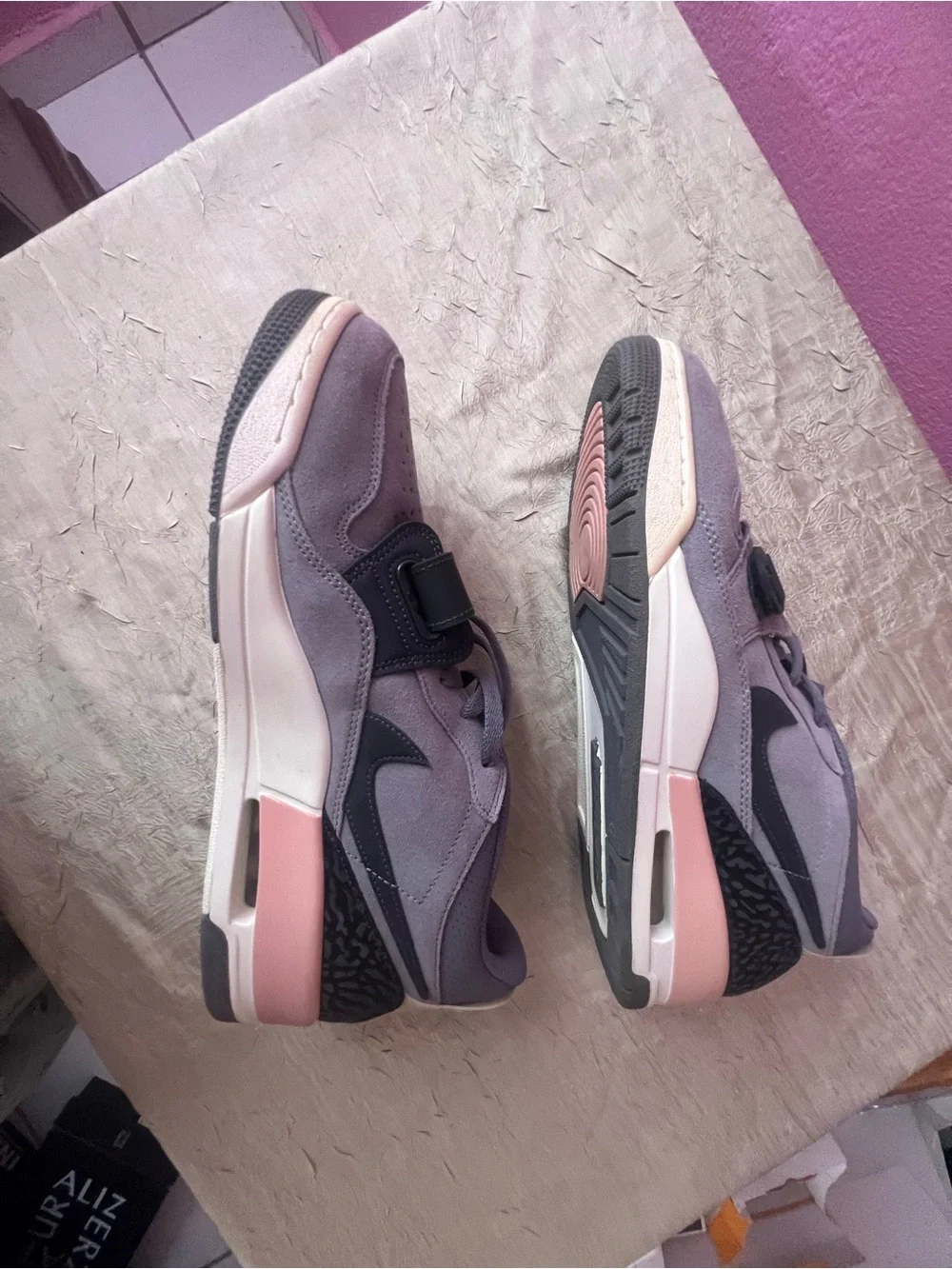 Nike Air Jordan Legacy 312 Low Gray Pink Black Men’s Size 10 Sneakers